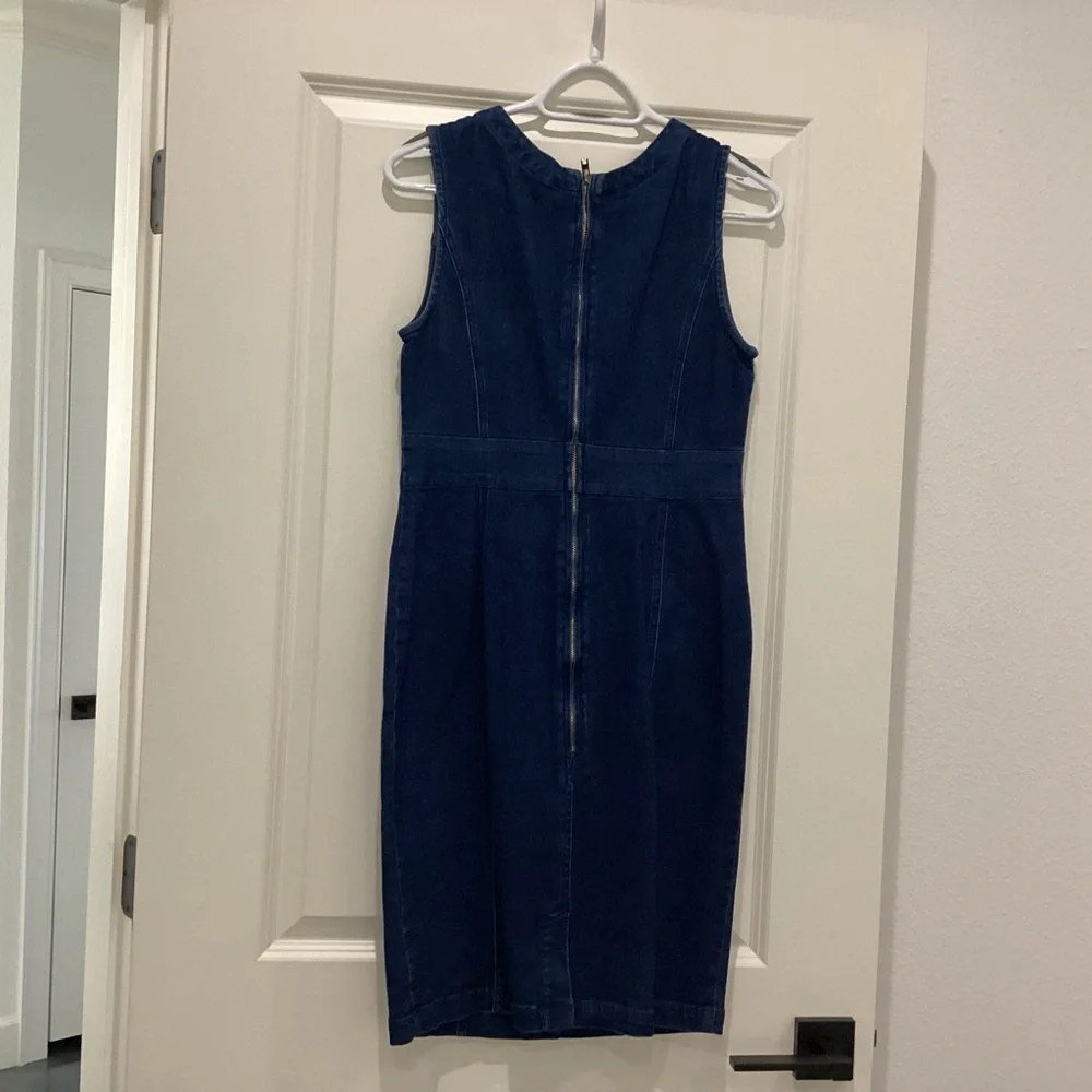 VENUS Navy Blue Gold Button-Front Midi Dress with Gold Chain -Size 8 - NWOT - Picture 3 of 4
